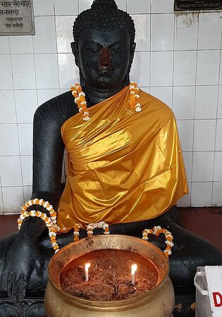 black_buddha_statue